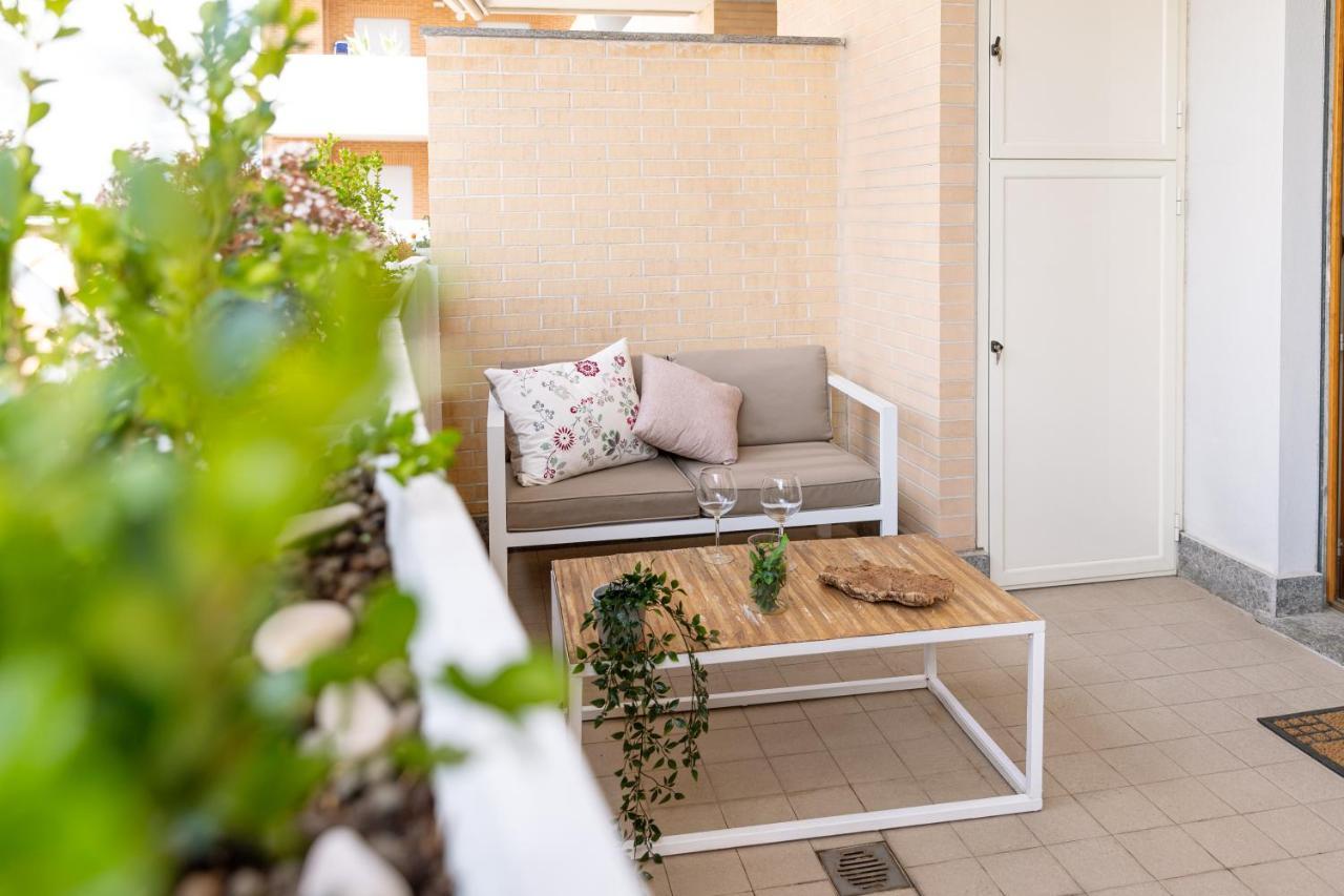 Loft Con Terrazzo - 3 Min Dalle Autostrade By Followgreenhouserome Luaran gambar