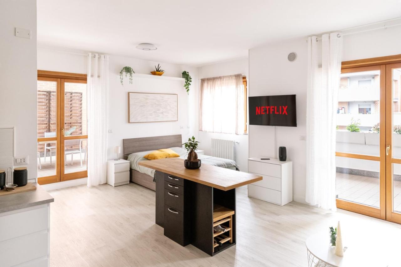 Loft Con Terrazzo - 3 Min Dalle Autostrade By Followgreenhouserome Luaran gambar