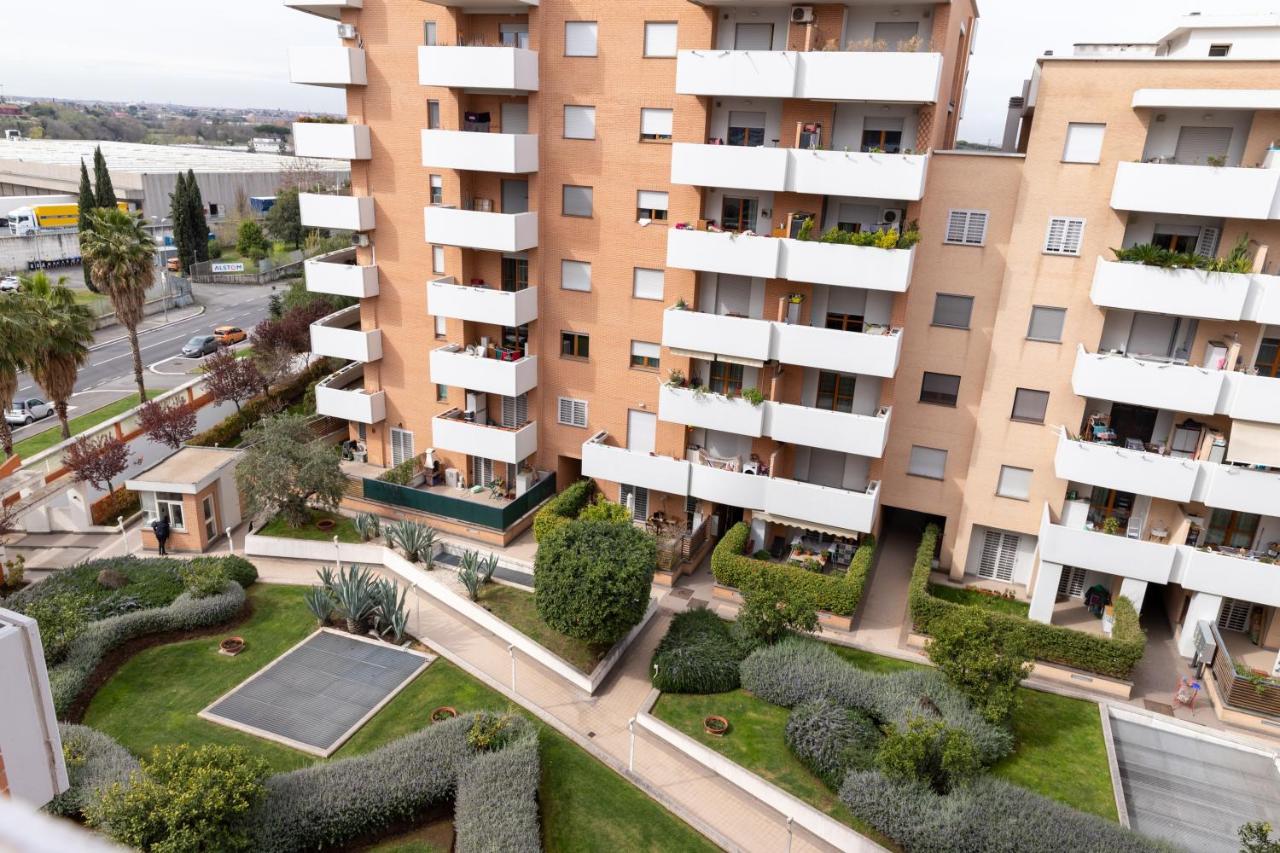 Loft Con Terrazzo - 3 Min Dalle Autostrade By Followgreenhouserome Luaran gambar